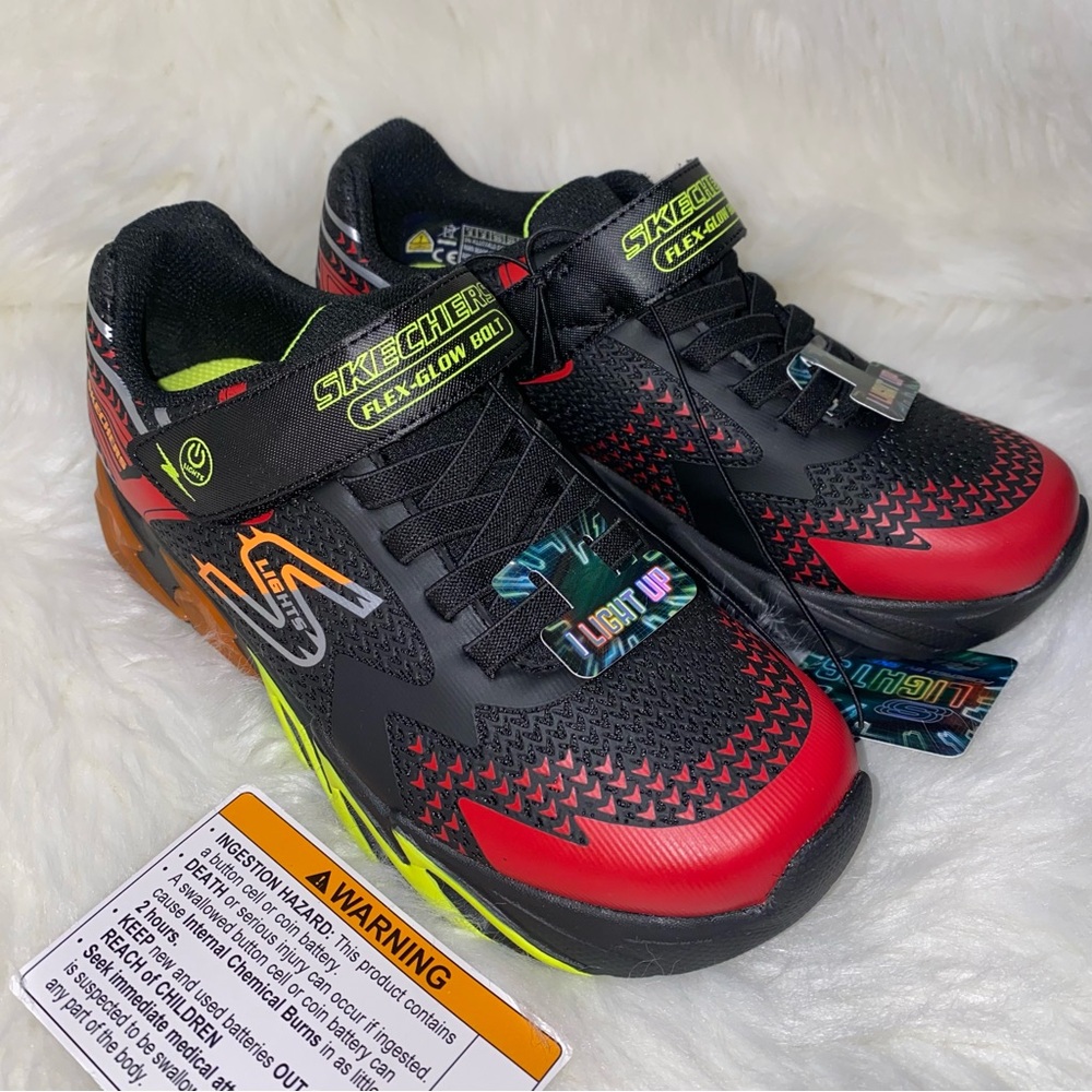 Boys sneakers size 3 New in box Sketchers